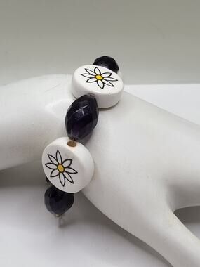 Retro Floral Daisy and Purple Bead Bracelet with Screw Barrel Clasp 7.75"